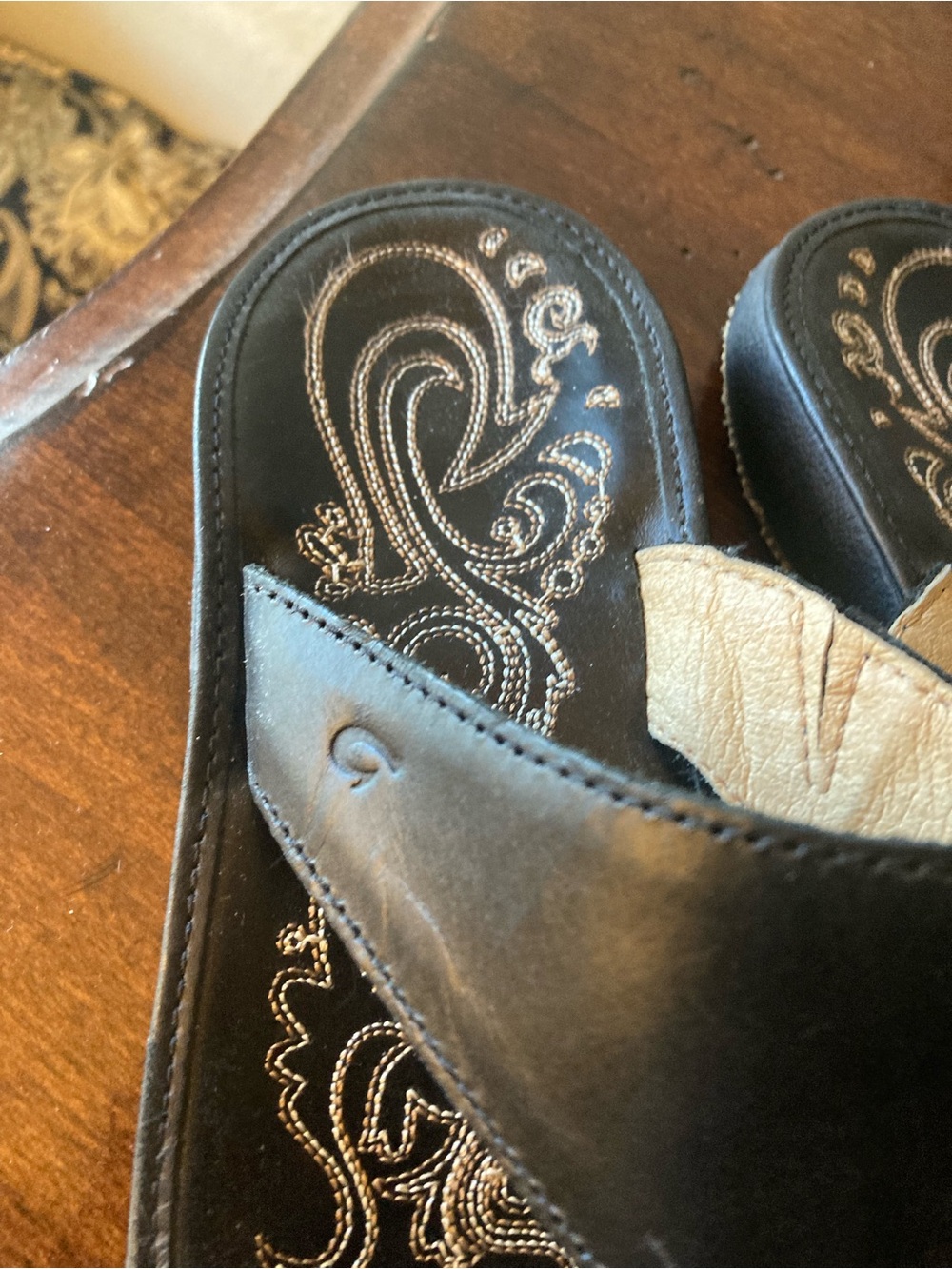 OluKai Black Leather Embroidered Toe-Post Sandals Size 6 - Picture 11 of 12